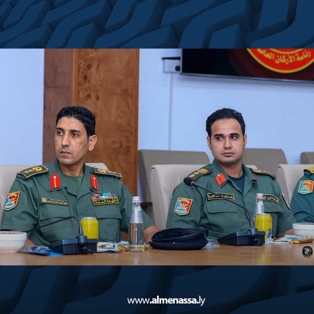 Extra5 3 رئيس الأركان العامة يتفقد مقر رئاسة الوحدات الأمنية ويشيد بجاهزيتها واستعدادها الميداني