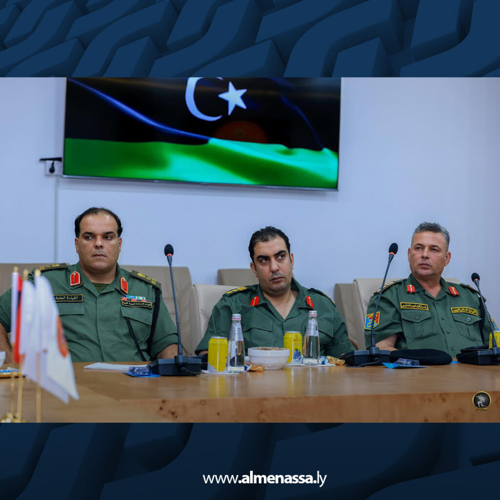 Extra7 2 رئيس الأركان العامة يتفقد مقر رئاسة الوحدات الأمنية ويشيد بجاهزيتها واستعدادها الميداني