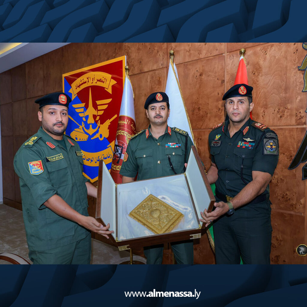 Extra9 رئيس الأركان العامة يتفقد مقر رئاسة الوحدات الأمنية ويشيد بجاهزيتها واستعدادها الميداني