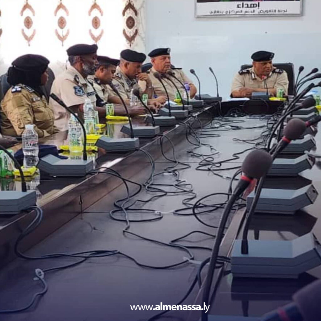 Extra 3 مدير أمن الواحات يبحث تنفيذ الخطة الأمنية وتأمين المراكز الانتخابية