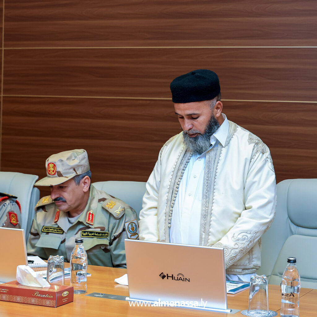 Extra 42 نائب القائد العام يشيد بالدور البارز لقبيلة أولاد بوسيف في دعم الجهود الرامية لتحقيق المصالحة الوطنية