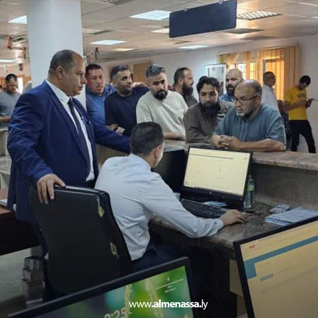 extra Recovered2 17 طوابير طويلة أمام المصارف تطالب بالسيولة النقدية وسقف السحب تواجه طموح المواطنين