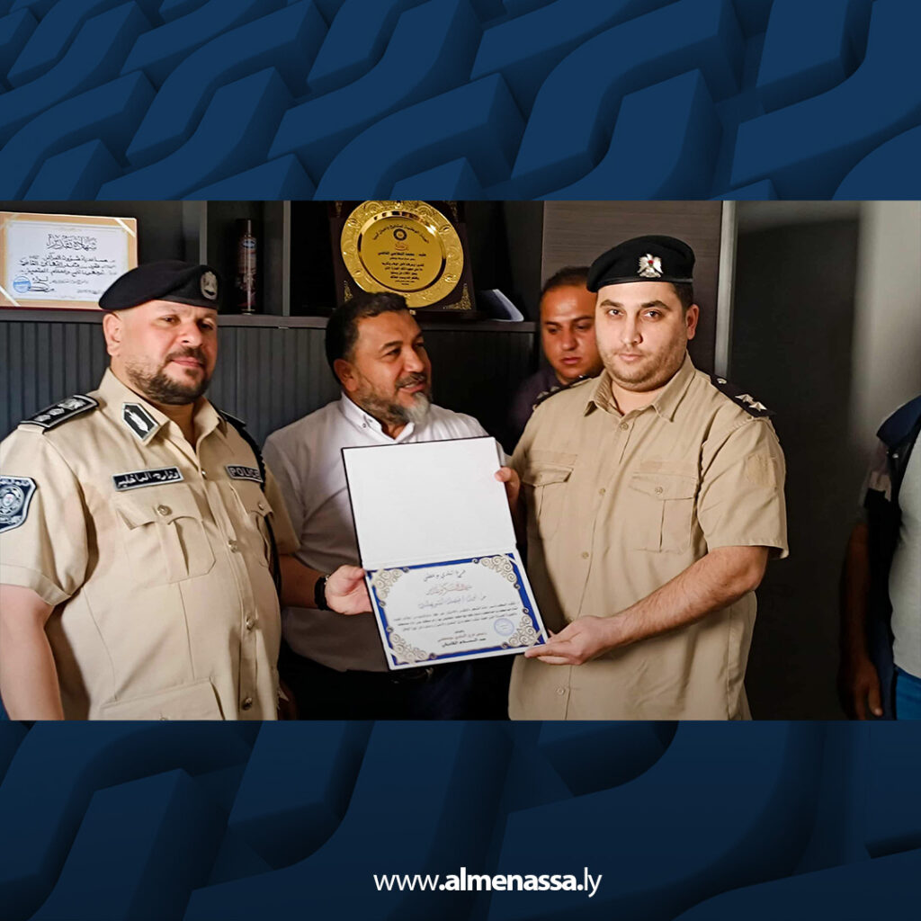 extra Recovered2 30 رئيس الفرع البلدي بوعطني يكرم رئيس مركز الشرطة لجهوده في حفظ الأمن