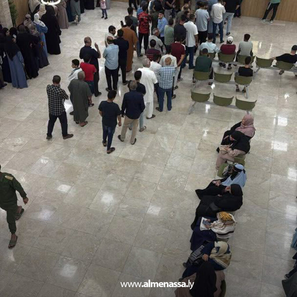 extra Recovered3 17 طوابير طويلة أمام المصارف تطالب بالسيولة النقدية وسقف السحب تواجه طموح المواطنين