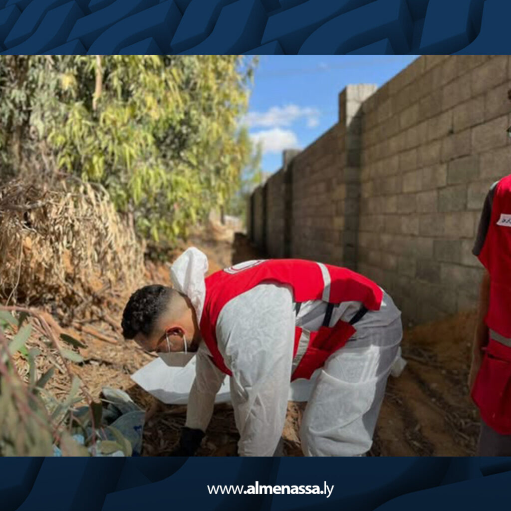 extra Recovered3 35 فريق إدارة الجثث بالهلال الأحمر ينتشل جثة رضيع في طرابلس