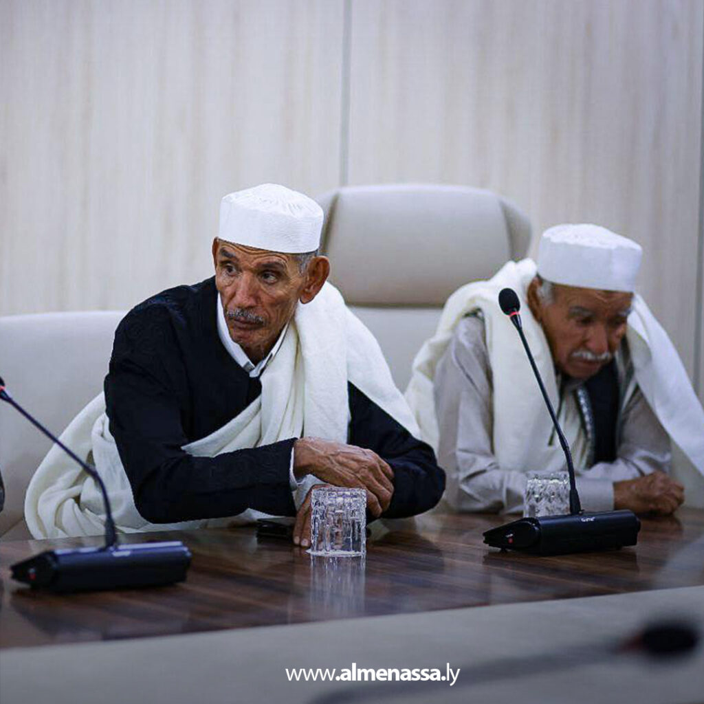 Extra 103 وزير الداخلية يبحث مع مشايخ الساحل الغربي سبل تعزيز الأداء الأمني بالمنطقة