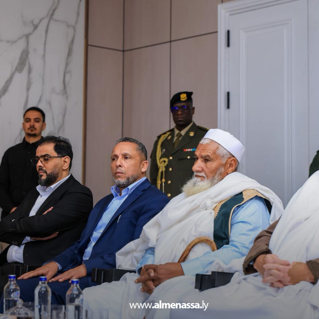 Extra 104 القائد العام يستقبل أعيان الساحل الغربي ويؤكد أن إصلاح الدولة لن يتحقق إلاّ بقرار شعبي يضع حداً لمسارات العبث