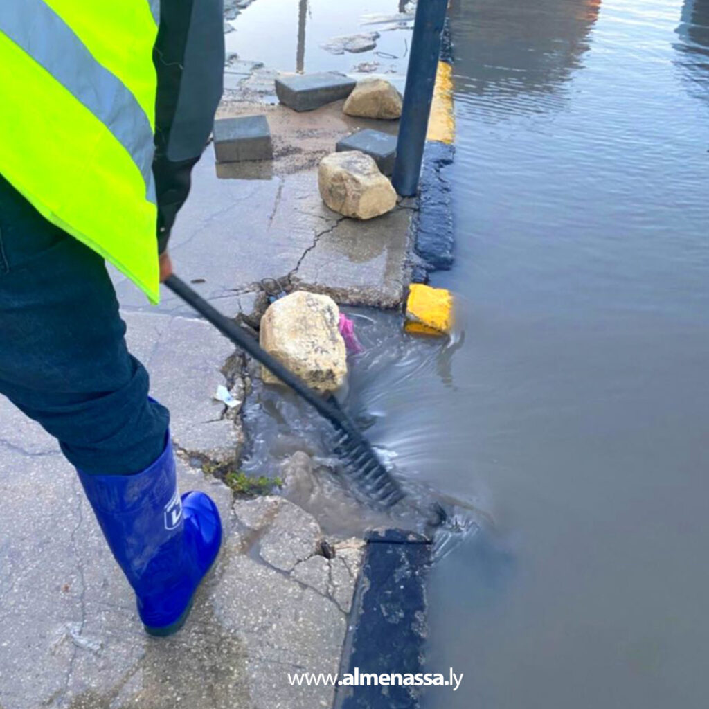 Extra 107.jpg1 107 شركة المياه والصرف الصحي طرابلس تتابع حالة شبكات الصرف بعد هطول الأمطار