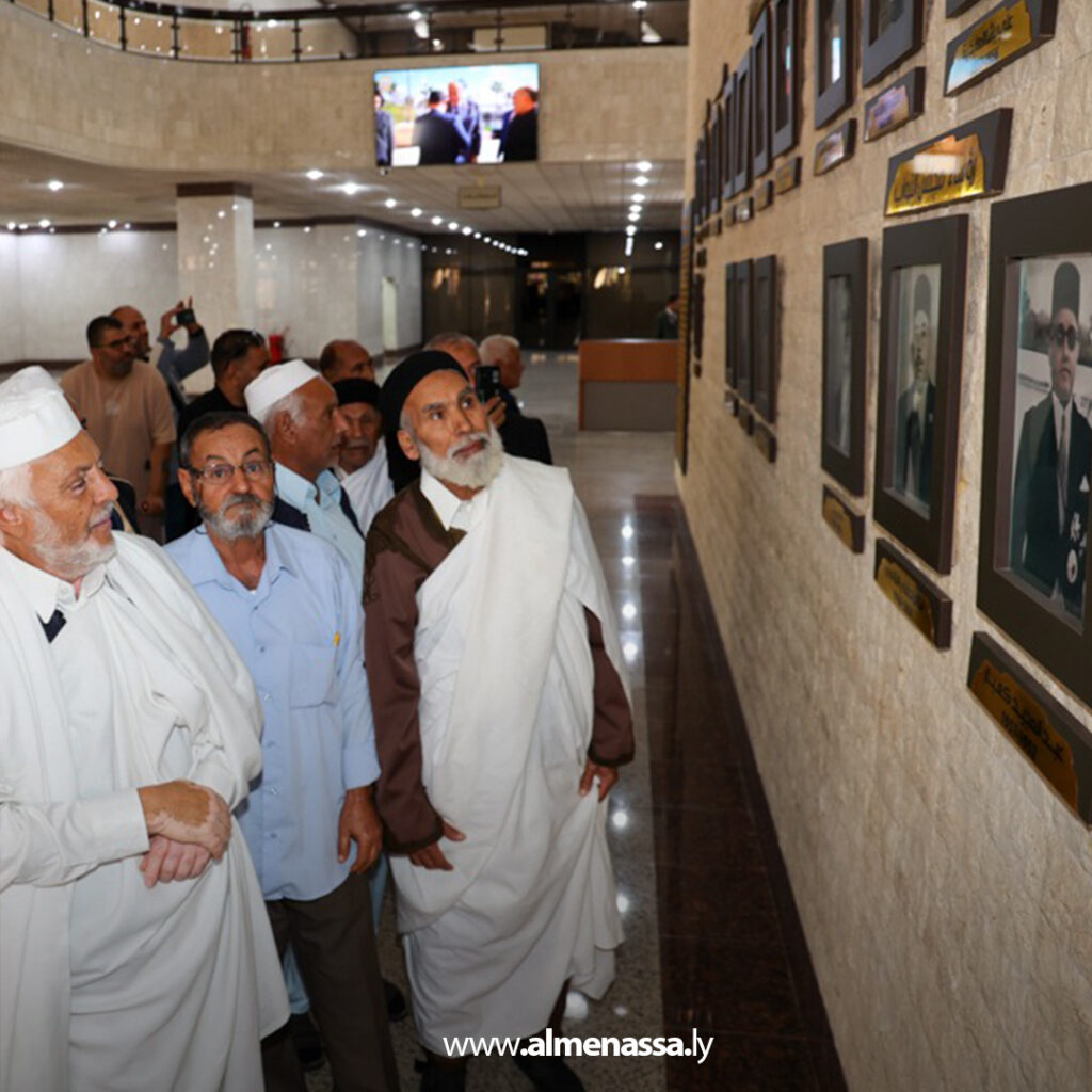 Extra 120 أعيان ومشائخ قبائل الساحل الغربي يزورون مجلس النواب ويطلعون على المكتبة البرلمانية في بنغازي