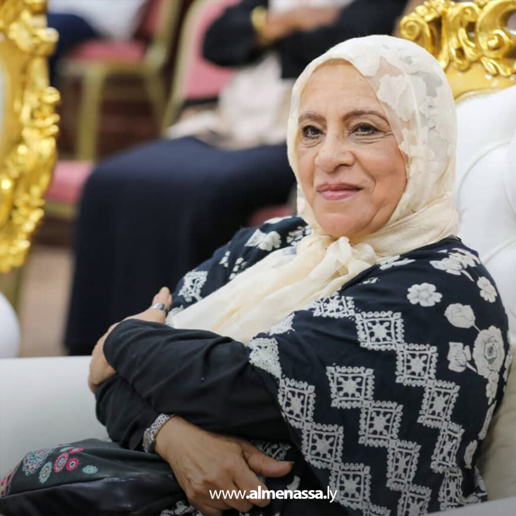 Extra 13.jpg13 13 الكتاب يتنفس أكسجينَ إقبالِ القراءِ المهتمين