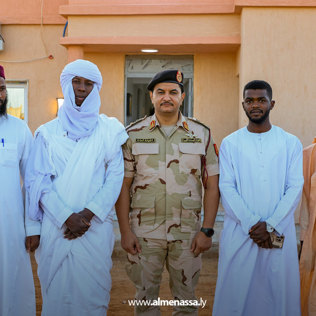نائب القائد العام يتفقد قاعدة الويغ ويؤكد اهتمام القيادة العامة بأوضاع سكان المناطق الحدودية 9 Extra 13.jpg9 13 نائب القائد العام يتفقد قاعدة الويغ ويؤكد اهتمام القيادة العامة بأوضاع سكان المناطق الحدودية