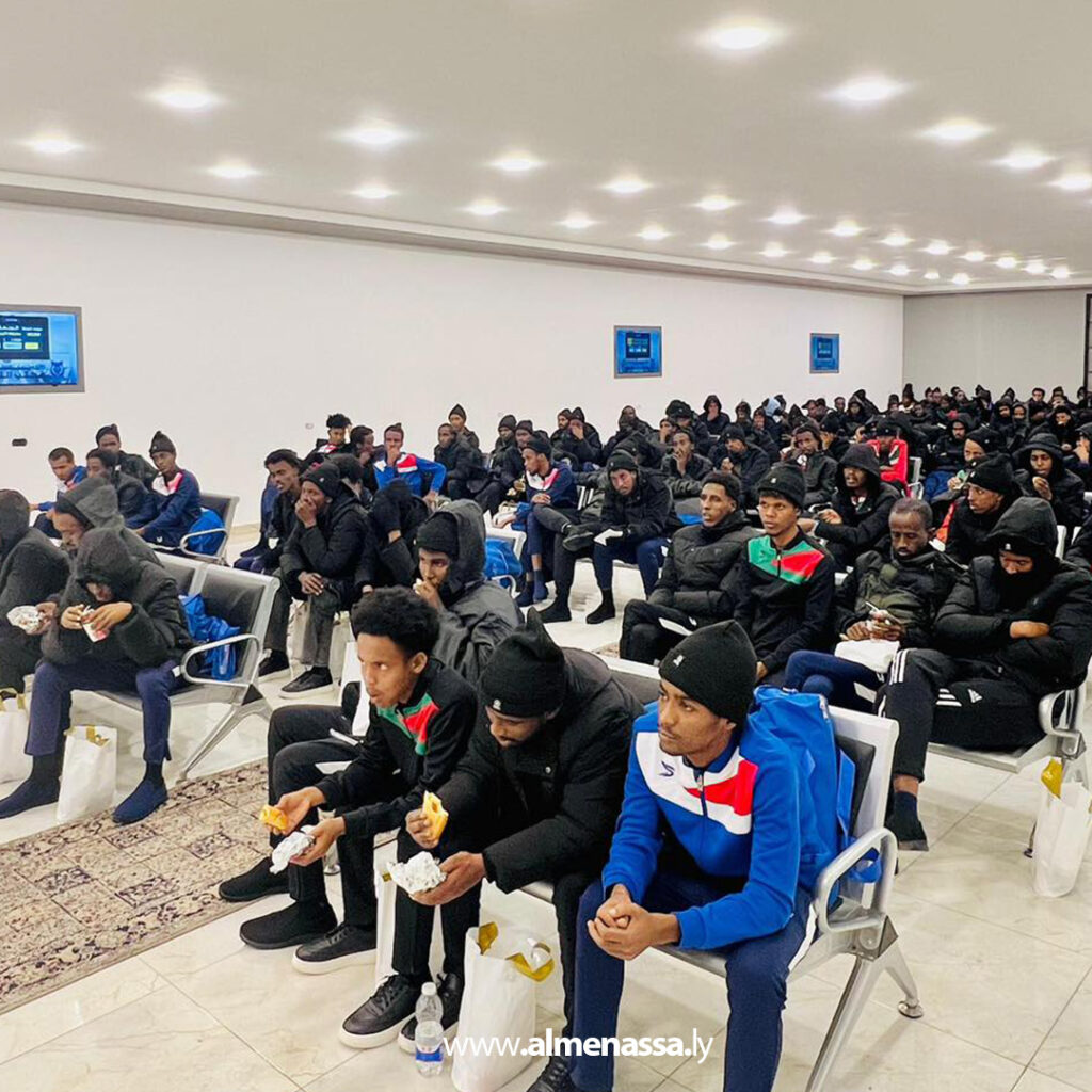 Extra 174 ترحيل 165 مهاجرًا صوماليًا من ليبيا إلى بلادهم عبر مطار معيتيقة
