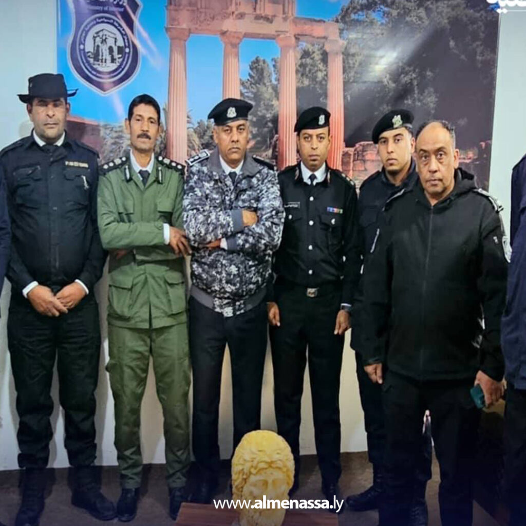 Extra 205 كمين في شحات يوقف متهمَين بالاتجار في الآثار وضبط تمثال رخامي بحوزتهما