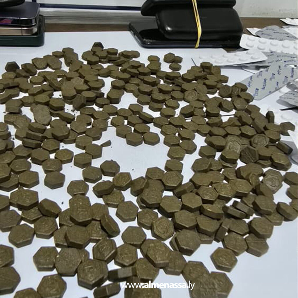 Extra 237 ضبط تاجر أقراص مهلوسة بحوزته كميات كبيرة وأنواع شديدة الخطورة في بنغازي