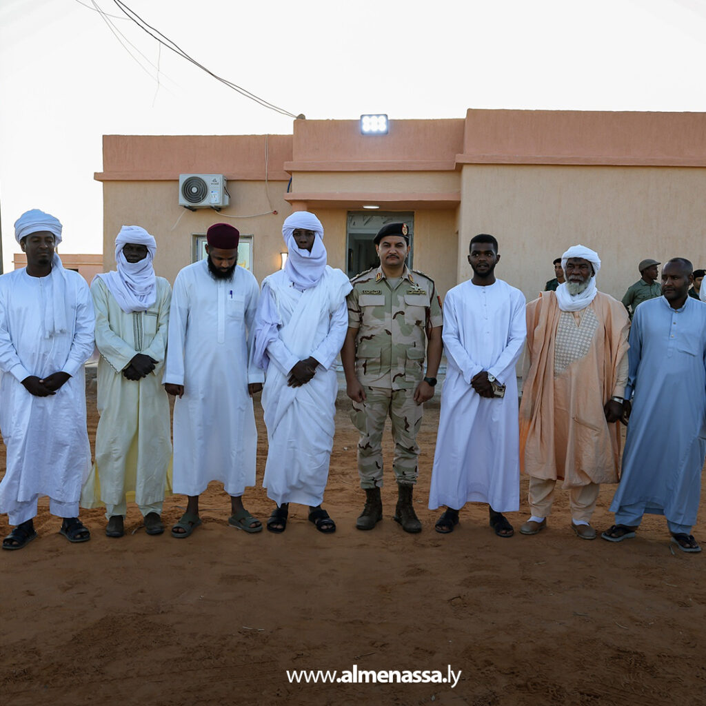 نائب القائد العام يتفقد قاعدة الويغ ويؤكد اهتمام القيادة العامة بأوضاع سكان المناطق الحدودية 5 Extra 25.jpg5 25 نائب القائد العام يتفقد قاعدة الويغ ويؤكد اهتمام القيادة العامة بأوضاع سكان المناطق الحدودية
