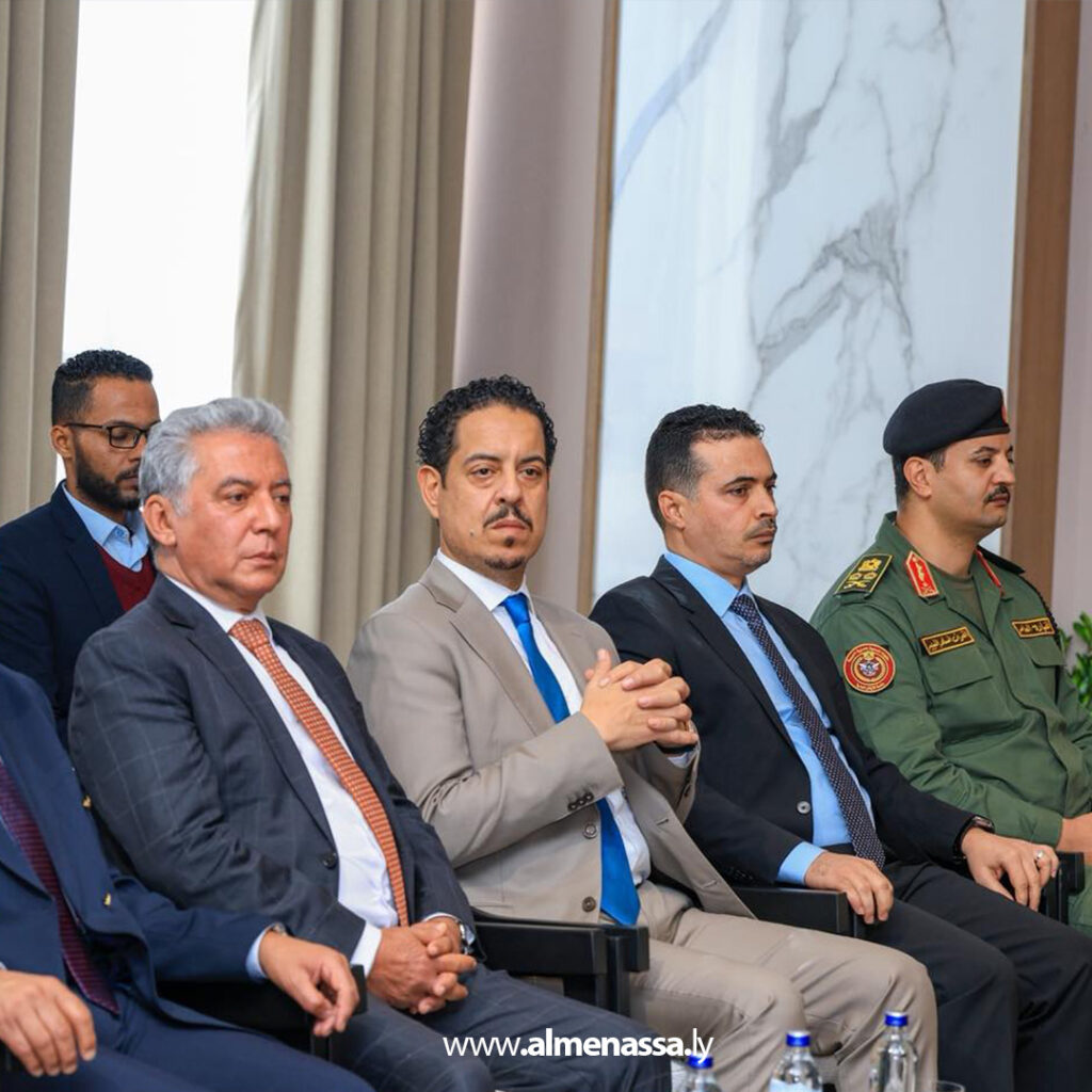 Extra 3.jpg111111111111111111 3 القائد العام للقوات المسلحة يلتقي مجموعة من النخب والنشطاء والإعلاميين والأكاديميين والحقوقيين