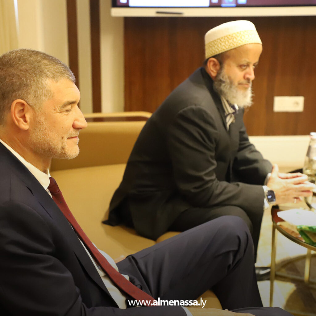 Extra 30.jpg11 30 الخليج العربي للنفط تبحث مع شركة NESR توسيع التعاون التقني لتعزيز الإنتاج