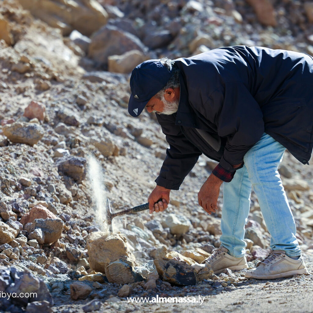 Extra 32.jpg111 32 مركز بحوث النفط يباشر دراسة عينات طينية من يفرن لاستخدامها في سوائل الحفر