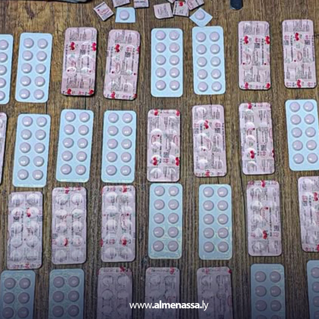 Extra 39.jpg2 39 التحريات العامة بإجدابيا تضبط مروّج مخدرات بحوزته كميات من الحشيش وحبوب الترامادول