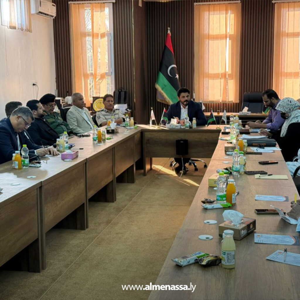 Extra 44.jpg2 44 الوكيل العام لوزارة الصحة يجتمع بالمرافق الصحية بالكفرة