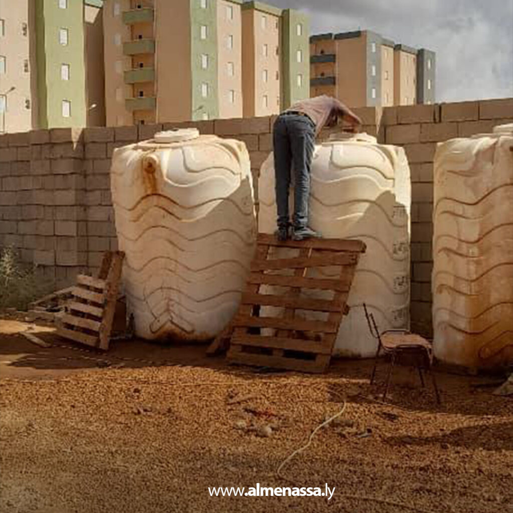 Extra 45.jpg3 45 جهاز البحث الجنائي يضبط موقعاً لتخزين وقود الديزل خارج الإطار القانوني في منطقة جردينة