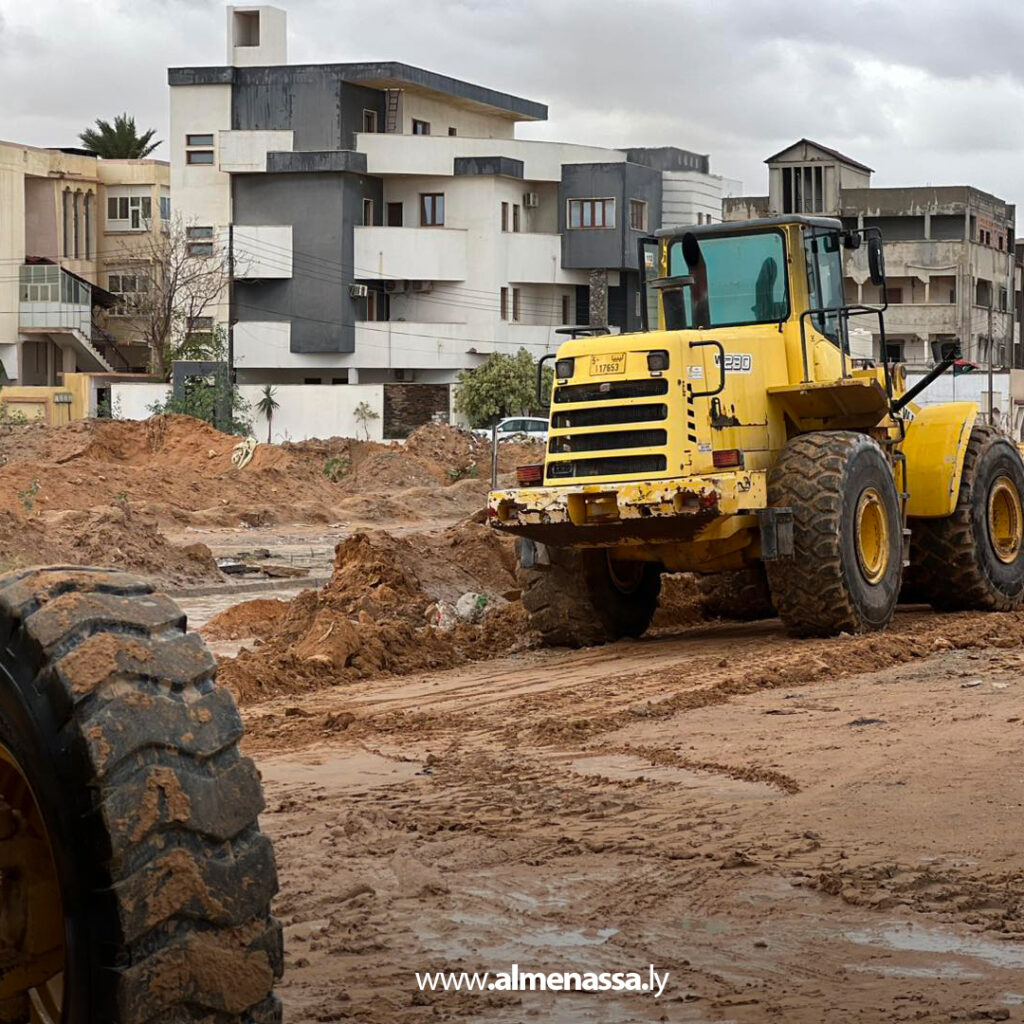 Extra 52.jpg7 52 فرق طوارئ سوق الجمعة تواصل عملها الميداني منذ الفجر لمعالجة تجمعات المياه