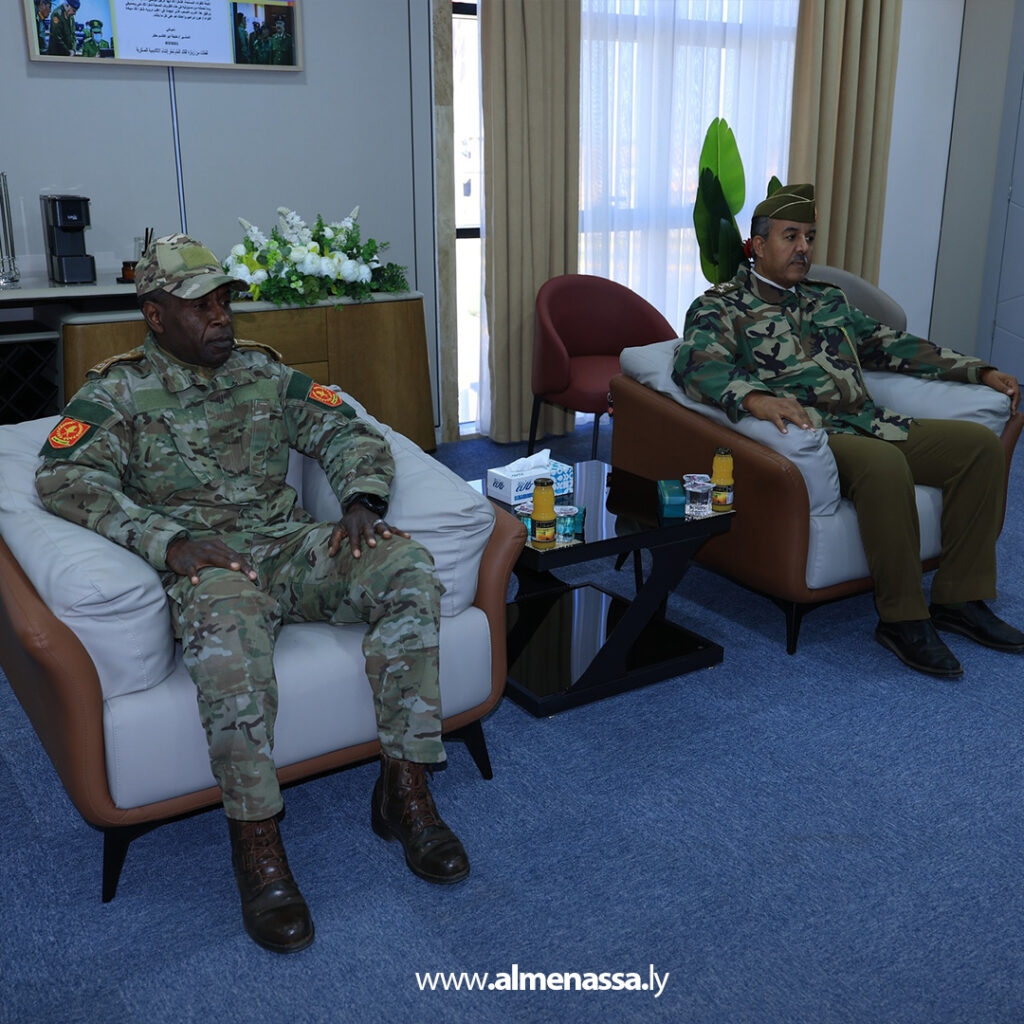 Extra 53.jpg4 53 وزارة الاتصالات تزور الأكاديمية العسكرية لتوقيع بروتوكول تعاون في المجالات التقنية والأمنية