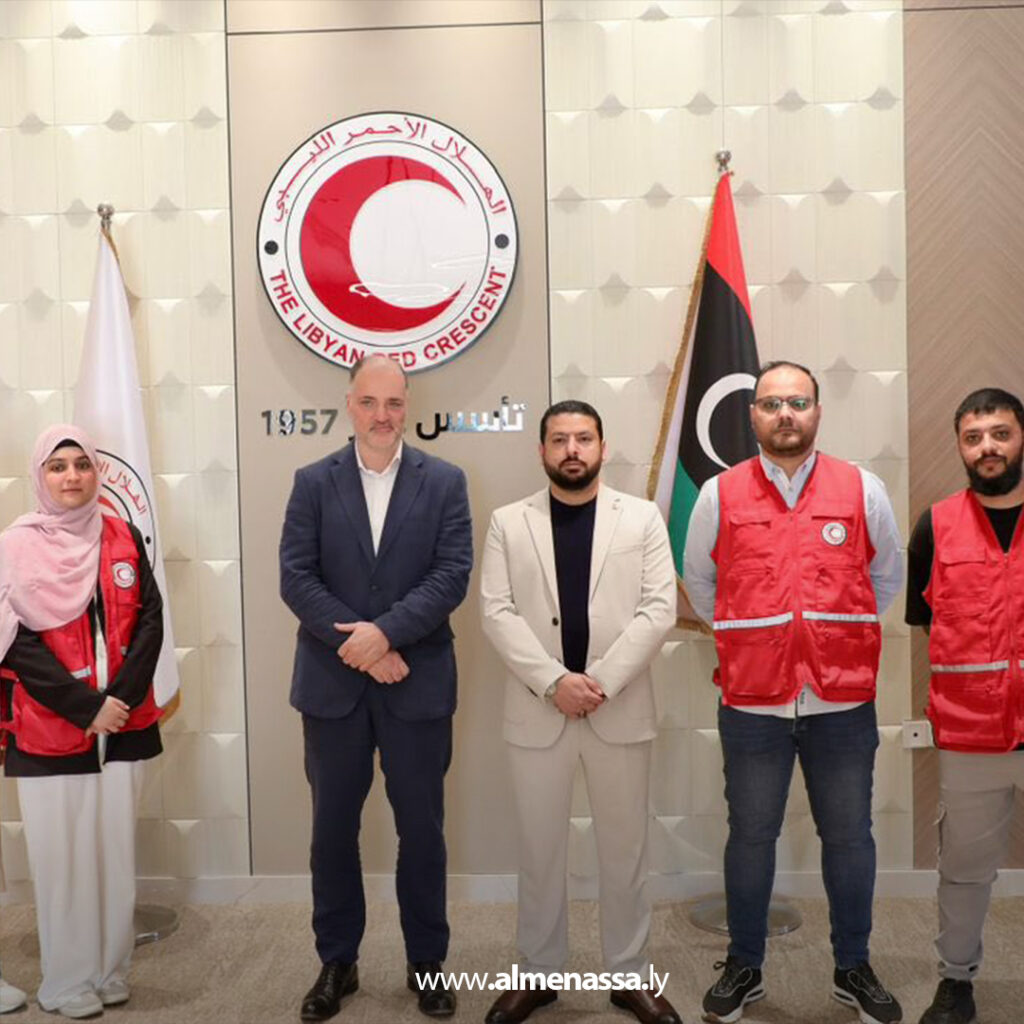 Extra 59.jpg2 59 الأمين العام للهلال الأحمر يستقبل رئيس بعثة الصليب الأحمر