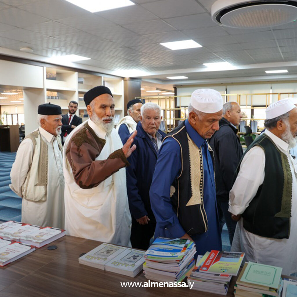 Extra 67.jpg3 67 أعيان ومشائخ قبائل الساحل الغربي يزورون مجلس النواب ويطلعون على المكتبة البرلمانية في بنغازي