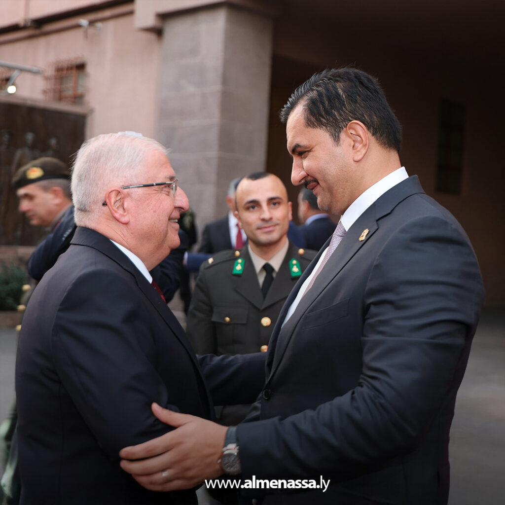 Extra 74.jpg3 74 نائب القائد العام يلتقي وزير الدفاع التركي في أنقرة