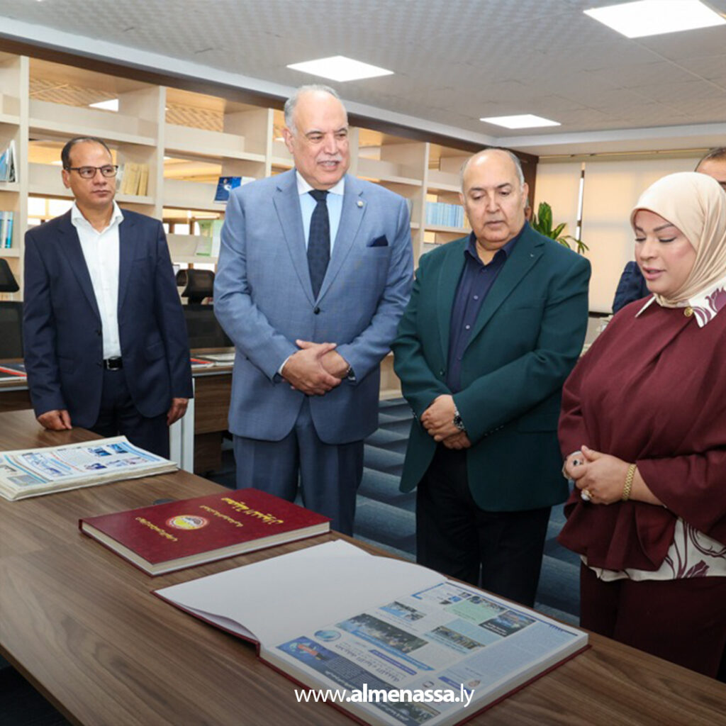 Extra 75 رئيس ديوان مجلس النواب يكرم المستشار بوشناف تقديرا لمسيرته الوطنية في خدمة الدولة