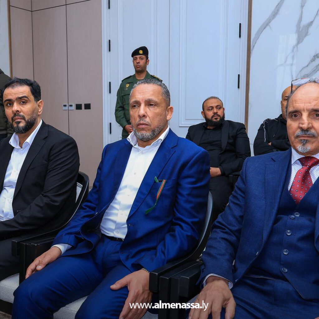 Extra 79.jpg3 79 القائد العام يستقبل مشايخ وأعيان وحكماء قبائل مدينة ككلة في مدينة المشير العسكرية