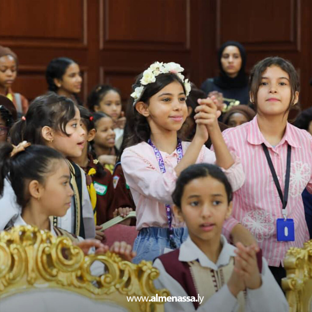 Extra 8.jpg15 8 الكتاب يتنفس أكسجينَ إقبالِ القراءِ المهتمين