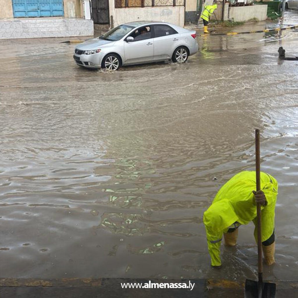 Extra 81.jpg4 81 فرق طوارئ سوق الجمعة تواصل عملها الميداني منذ الفجر لمعالجة تجمعات المياه