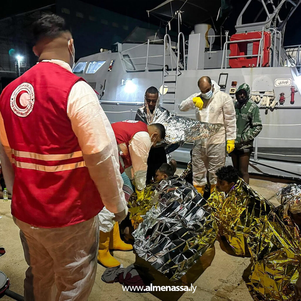 Extra 89 انقلاب قاربين لمهاجرين غير نظاميين قرب ساحل الخمس يسفر عن سقوط قتلى