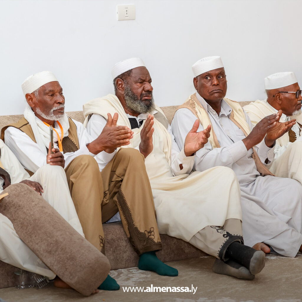 Extra 9 نائب القائد العام يعلن عن خطوات عملية لتطوير البنية التحتية وتنمية الجنوب خلال لقائه بأعيان وادي الشاطئ