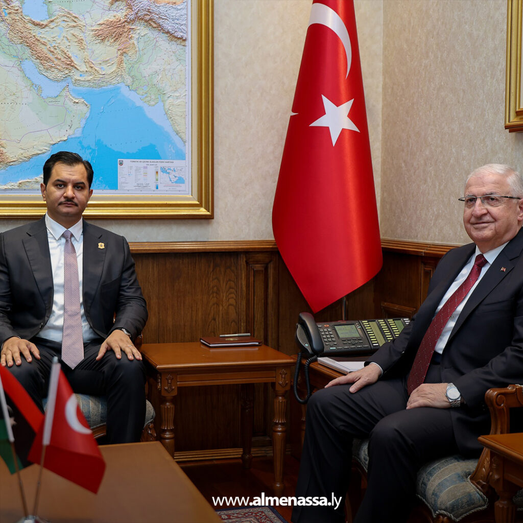 Extra 90.jpg2 90 نائب القائد العام يلتقي وزير الدفاع التركي في أنقرة