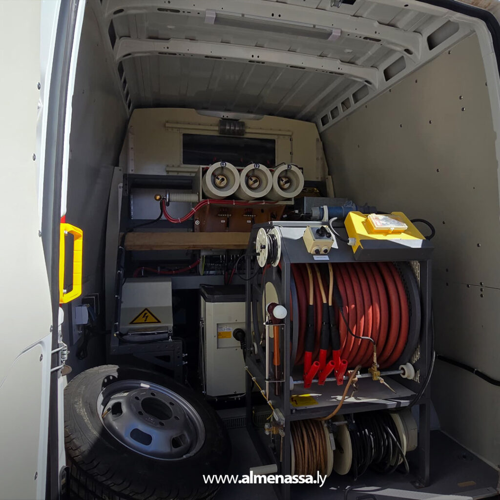 Extra 99 تسليم سيارة كشف أعطال للكهرباء بالكفرة ينهي معاناة سنوات من الانقطاعات الطويلة