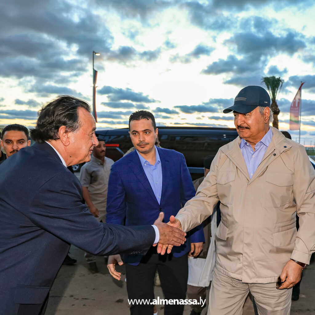 Extra.jpg111111111 القائد العام يفتتح ملعب الاتحاد العسكري في مدينة المشير بحضور حكومي وعسكري