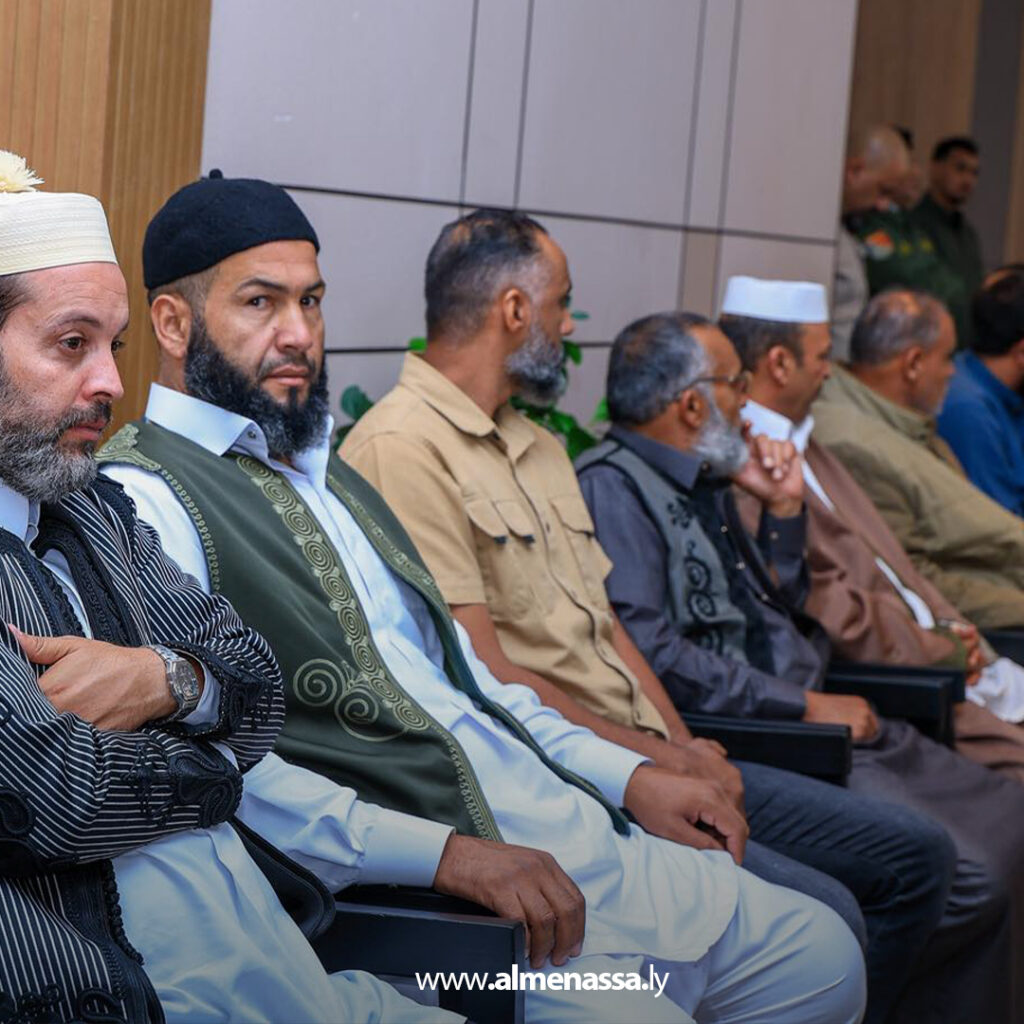 Extra 1.jpg26 1 القائد العام يستقبل مشايخ بني وليد ويؤكد بأن ليبيا بحاجة إلى تغيير جذري يقوده الشعب لبناء دولة موحدة ومستقرة