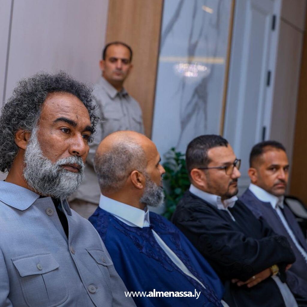 Extra 1.jpg31 1 القائد العام يستقبل مشايخ بني وليد ويؤكد بأن ليبيا بحاجة إلى تغيير جذري يقوده الشعب لبناء دولة موحدة ومستقرة