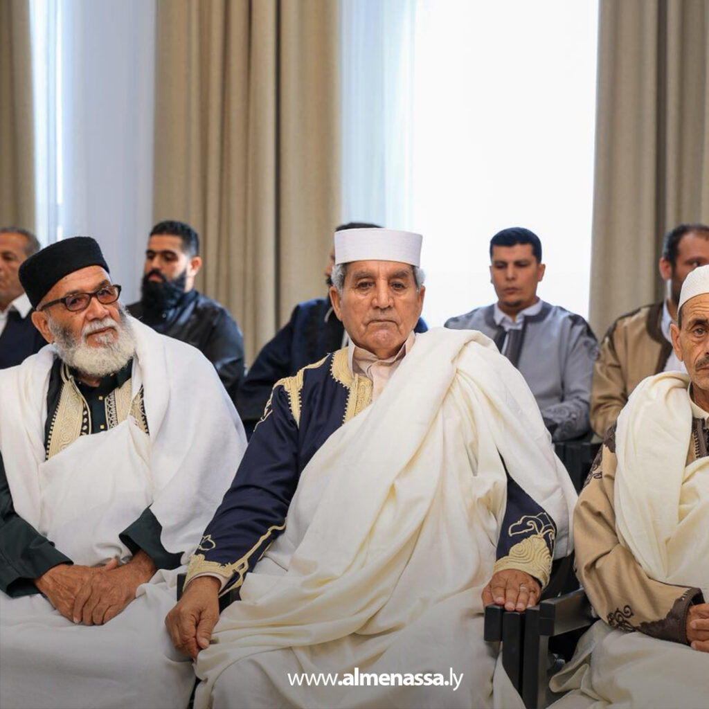 Extra 1.jpg32 1 القائد العام يستقبل مشايخ بني وليد ويؤكد بأن ليبيا بحاجة إلى تغيير جذري يقوده الشعب لبناء دولة موحدة ومستقرة