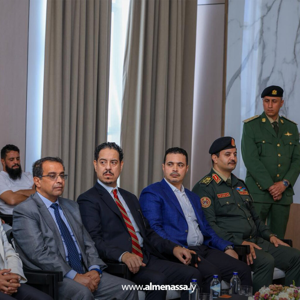 Extra 1.jpg39 1 القائد العام يستقبل مشايخ بني وليد ويؤكد بأن ليبيا بحاجة إلى تغيير جذري يقوده الشعب لبناء دولة موحدة ومستقرة