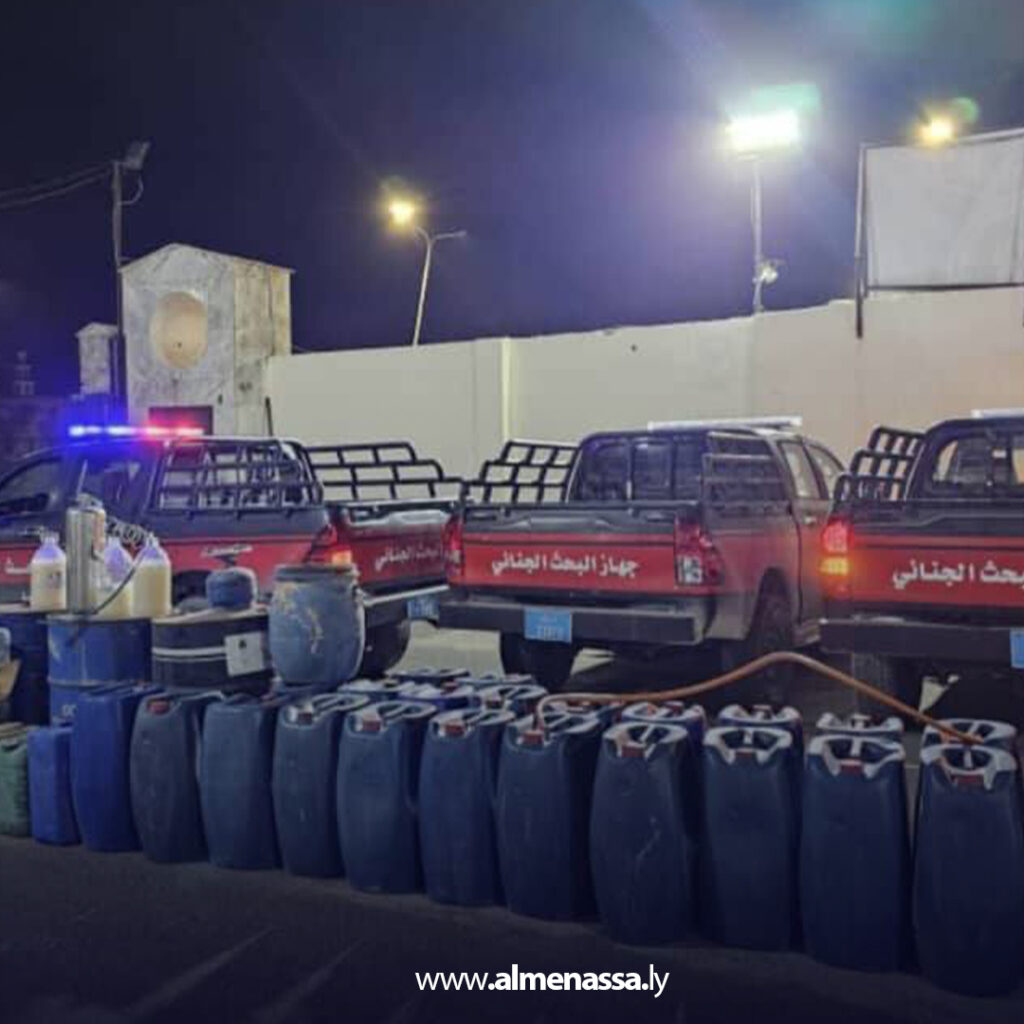 Extra 105 البحث الجنائي إجدابيا يضبط مصنع خمور ومخزن بنزين معد للتهريب شمال المدينة