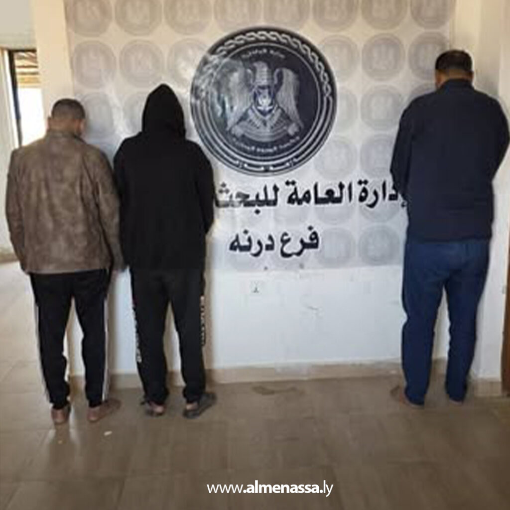 Extra 127 البحث الجنائي بدرنة يُداهم مصنع خمور محلية في رأس التين ويضبط ثلاثة متهمين في حالة سُكر