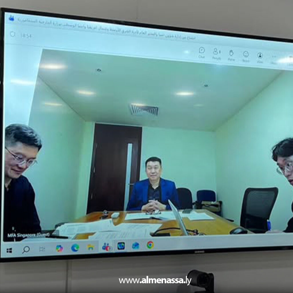 Extra 135 خارجيتا الوحدة وسنغافورة تبحثان التعاون الأكاديمي والتدريب