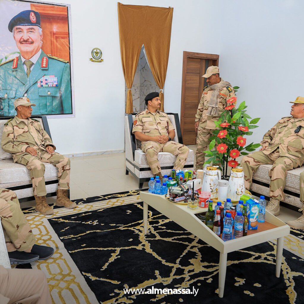 نائب القائد العام يتفقد منفذ التوم الحدودي ويؤكد جاهزية القوات لتنفيذ مهامها بكفاءة عالية 9 Extra 2.jpg8 2