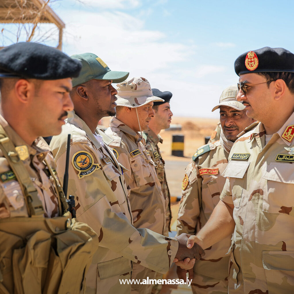 نائب القائد العام يتفقد منفذ التوم الحدودي ويؤكد جاهزية القوات لتنفيذ مهامها بكفاءة عالية 6 Extra 6.jpg5 6