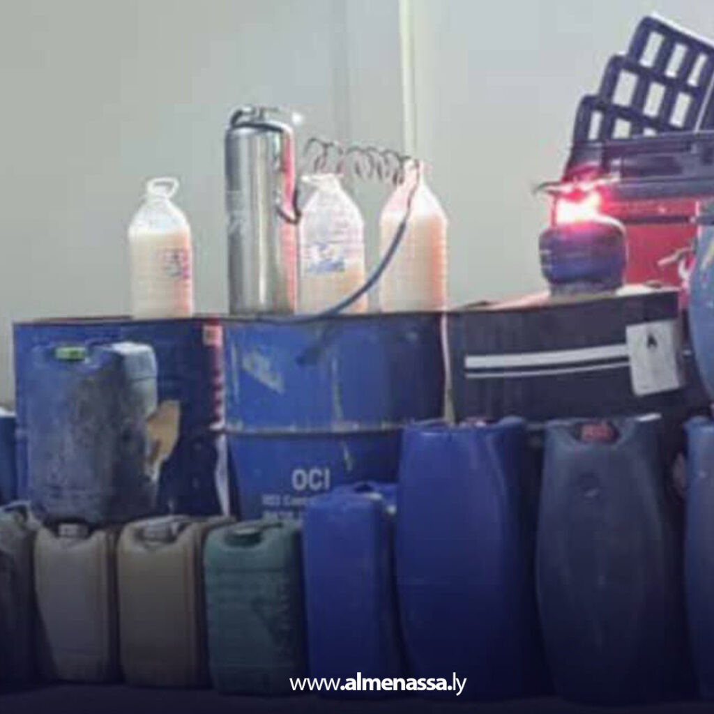 Extra 70.jpg1 70 البحث الجنائي إجدابيا يضبط مصنع خمور ومخزن بنزين معد للتهريب شمال المدينة