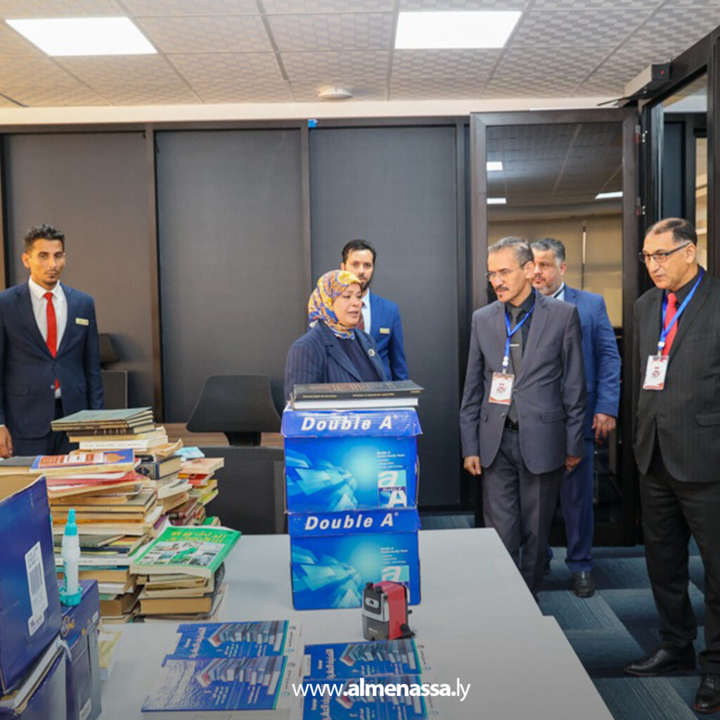 Extra 72.jpg1 72 نائب القنصل المغربي يزور المكتبة البرلمانية بمقر ديوان مجلس النواب في بنغازي